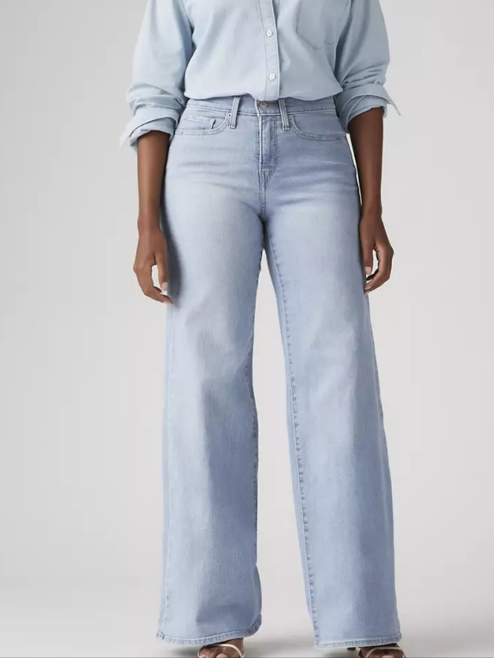 Levis 318 Shaping Wide Leg Light Wash Sz 28